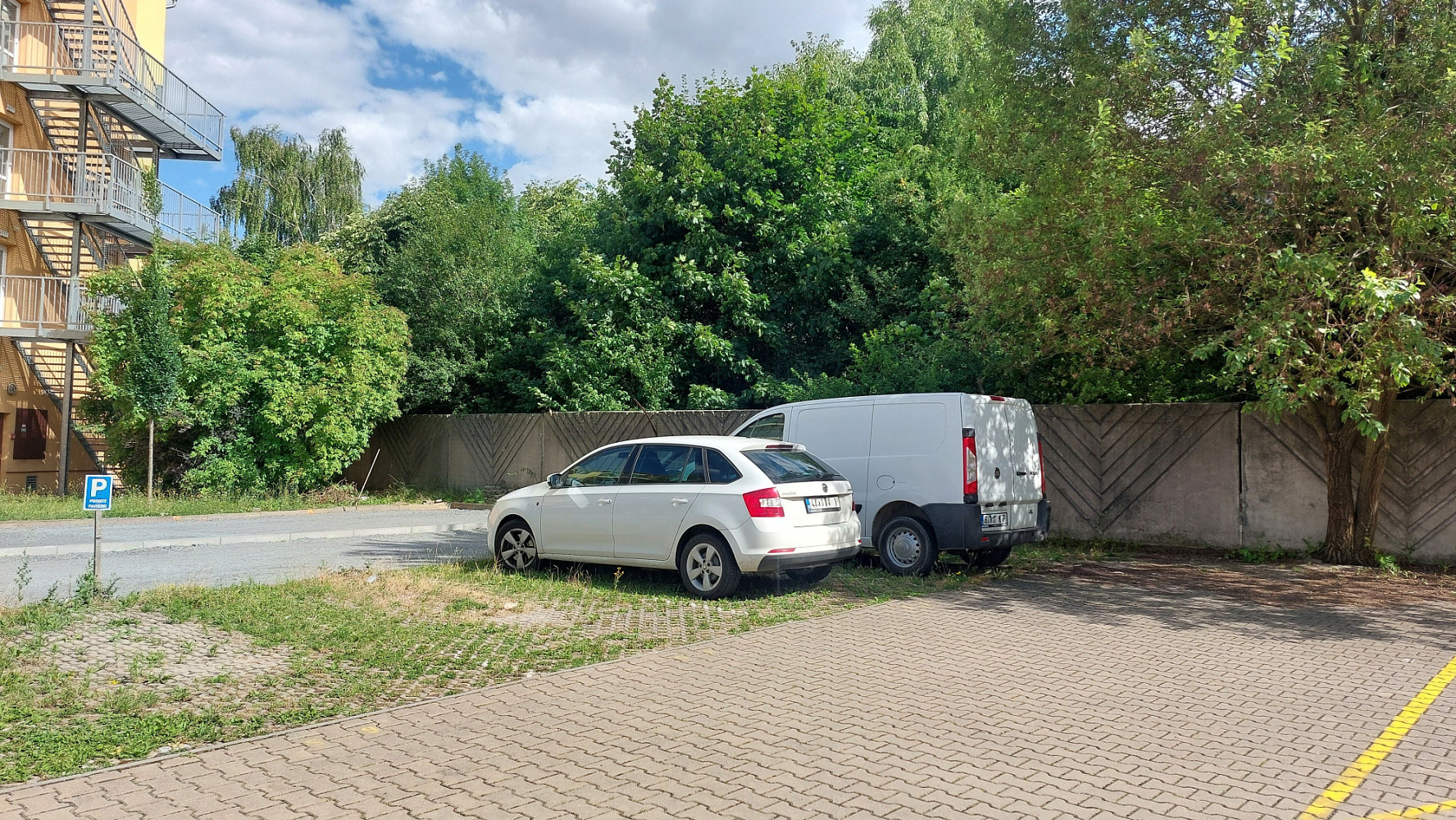 Prodej dvou parkovacích stání klecany ul. v honech — photo 3
