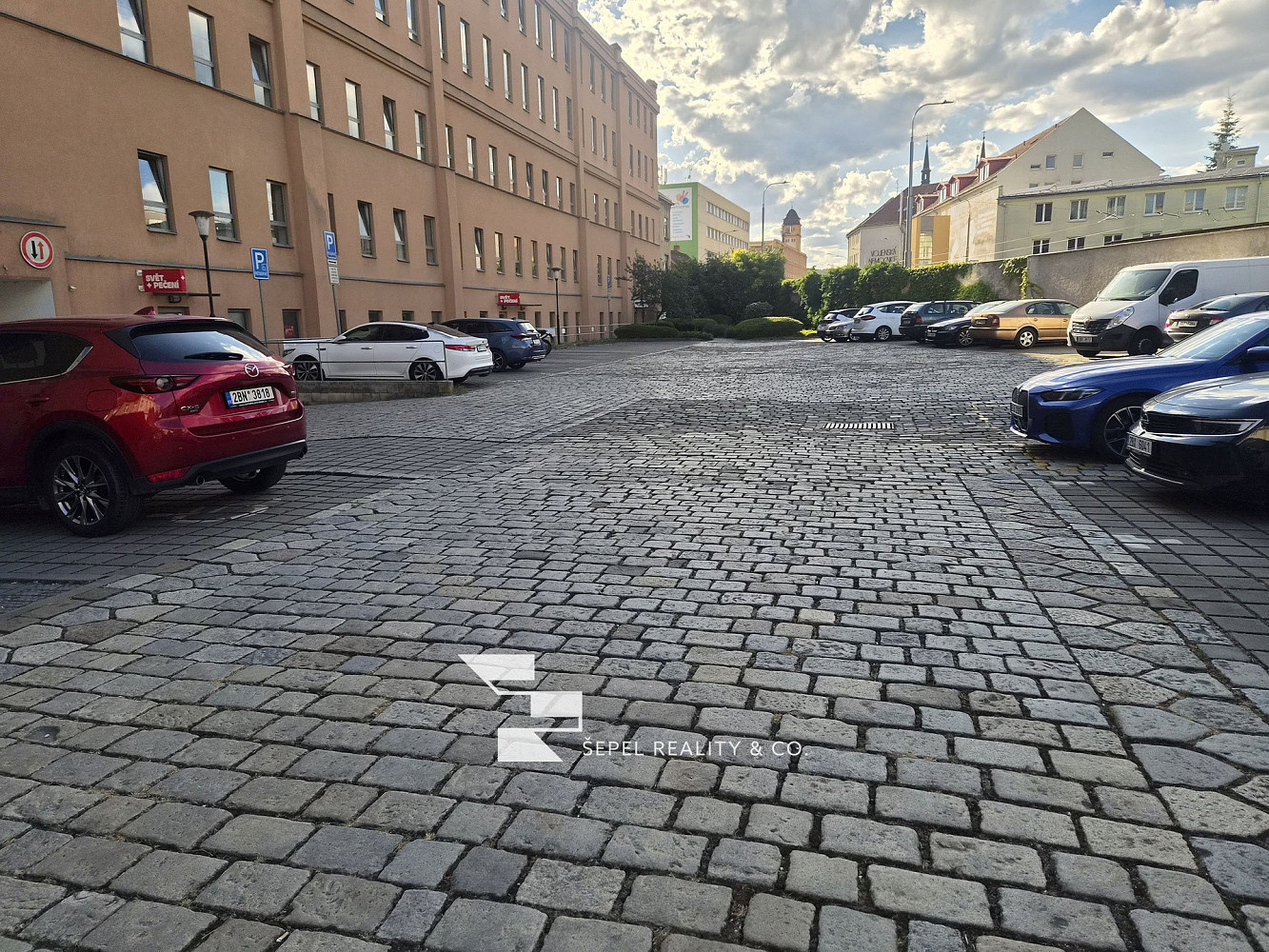 Pronájem venkovního parkovacího stáním na uzavřeném parkovišti , Brno - Zábrdovice – fotografie 2