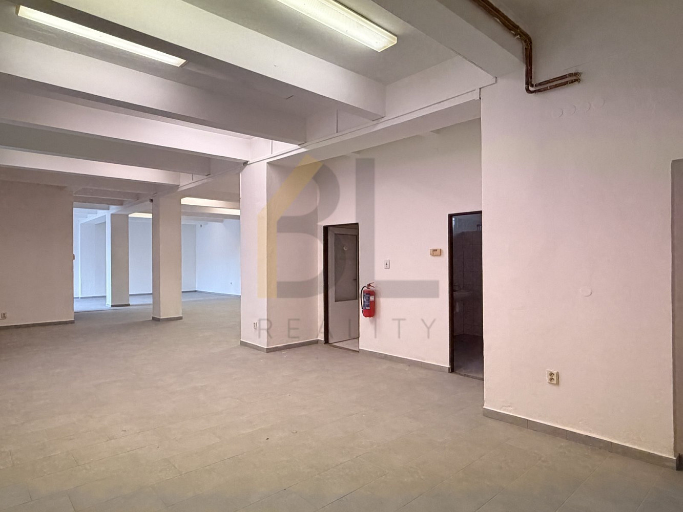 Pronájem obchodních prostor 140 m² – fotografie 4