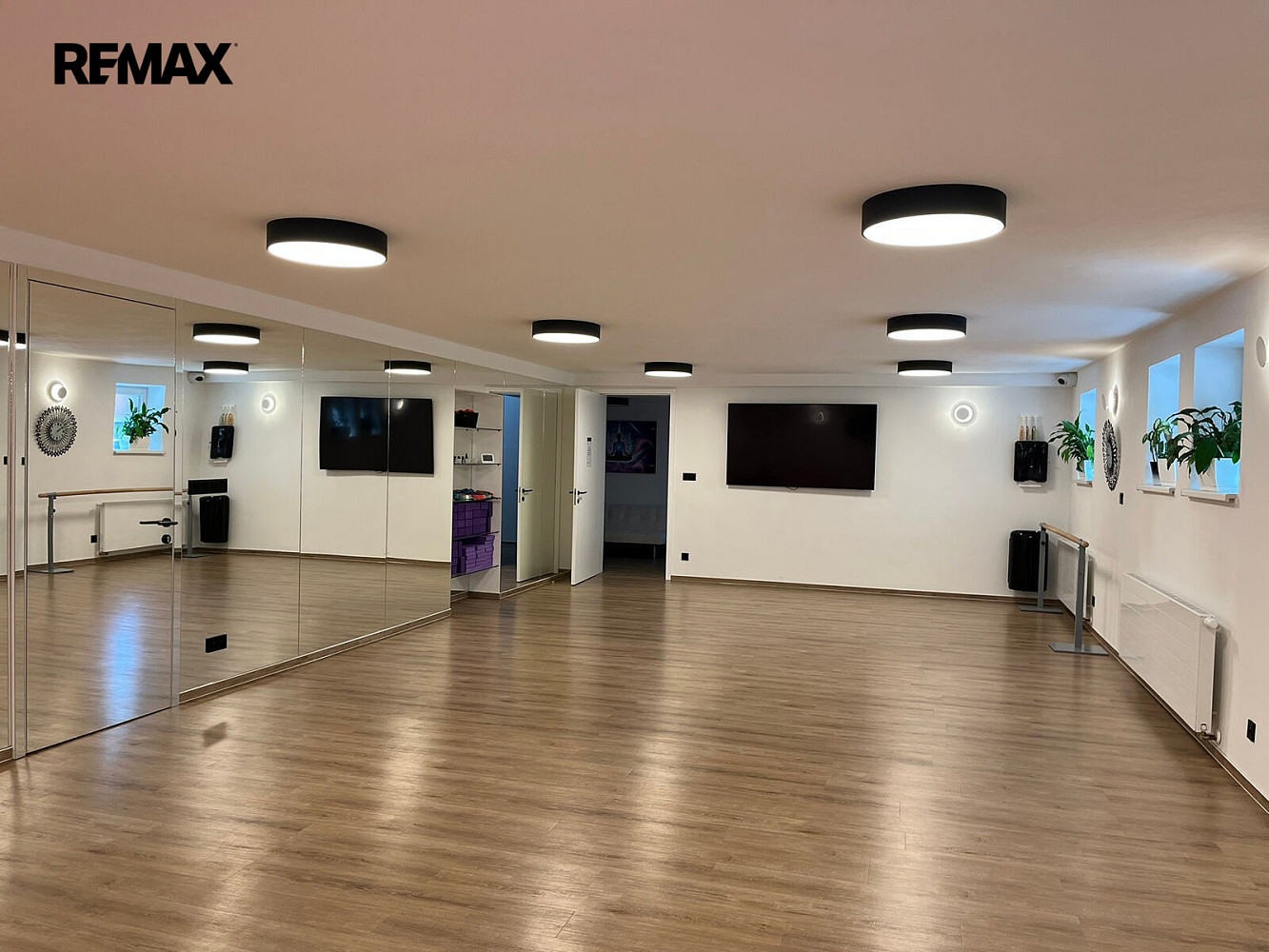 Pronájem obchodních prostor 192 m²