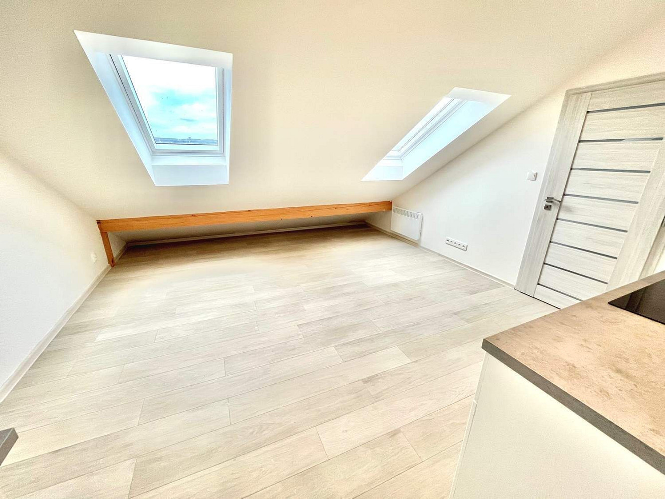 Pronájem bytu 1+kk 34 m² – fotografie 4