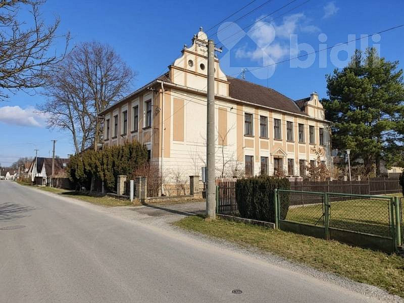Prodej nájemního domu, činžáku 700 m²