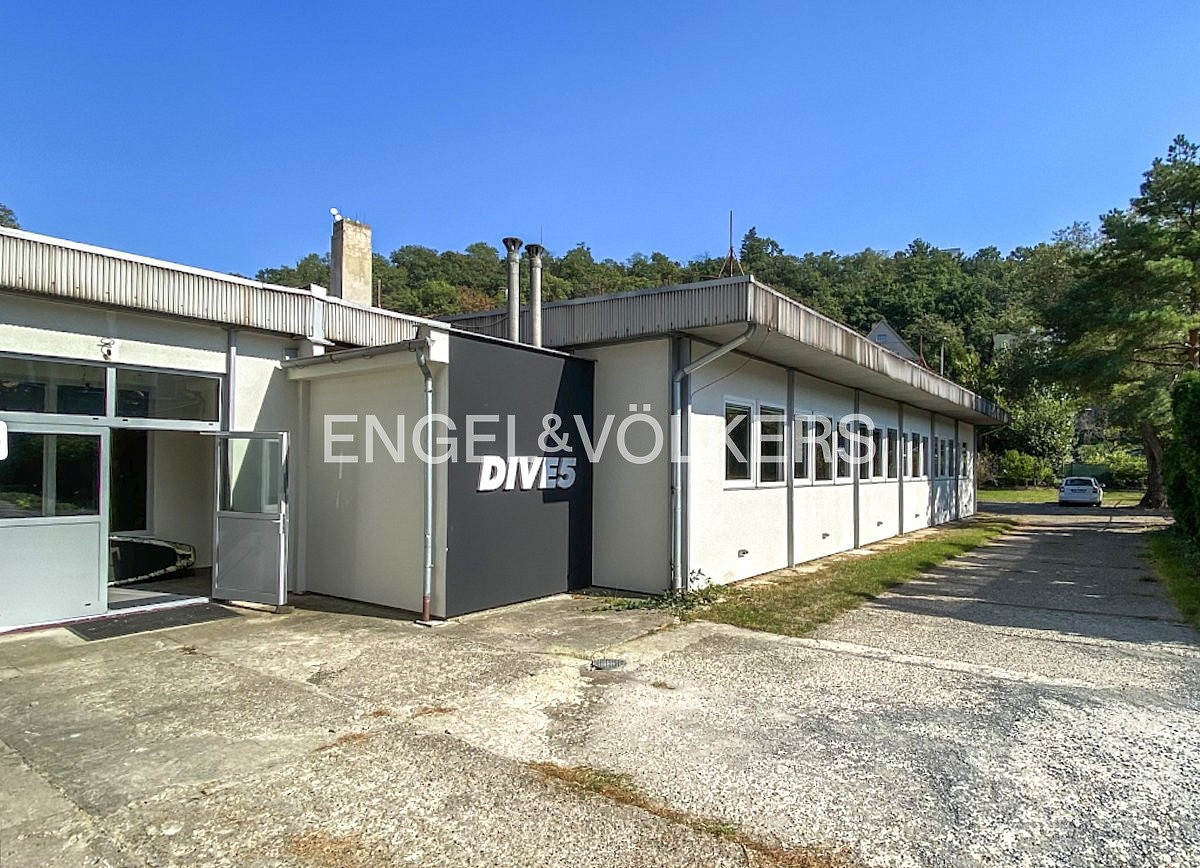 Pronájem obchodních prostor 266 m²