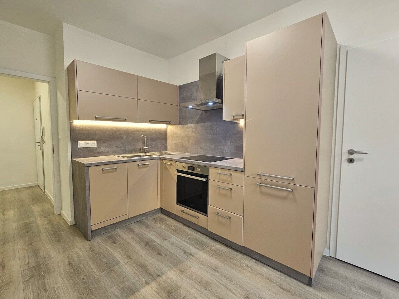 Pronájem bytu 2+1 75 m² – fotografie 4