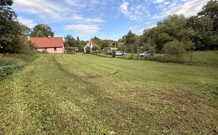 Prodej stavebního pozemku 1 200 m², Valeč - Kostrčany, okres Karlovy Vary