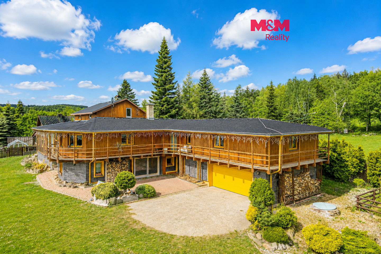 Prodej domu 384 m² s pozemkem 2 948 m²