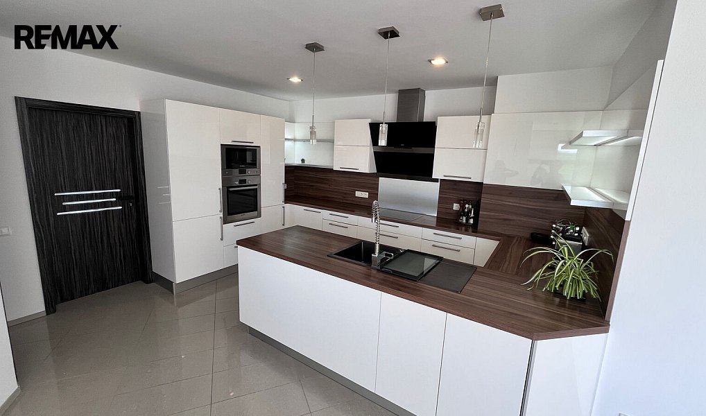 Prodej bytu 4+kk 119 m², Pelhřimov – náhled fotky 8