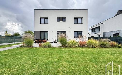 Prodej domu 260 m² s pozemkem 620 m², Hubáčkova, Praha 9 - Černý Most