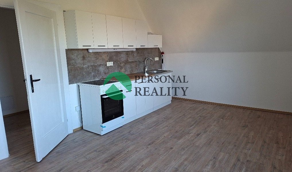 Pronájem bytu 2+kk 50 m², Jesenice – náhled fotky 2