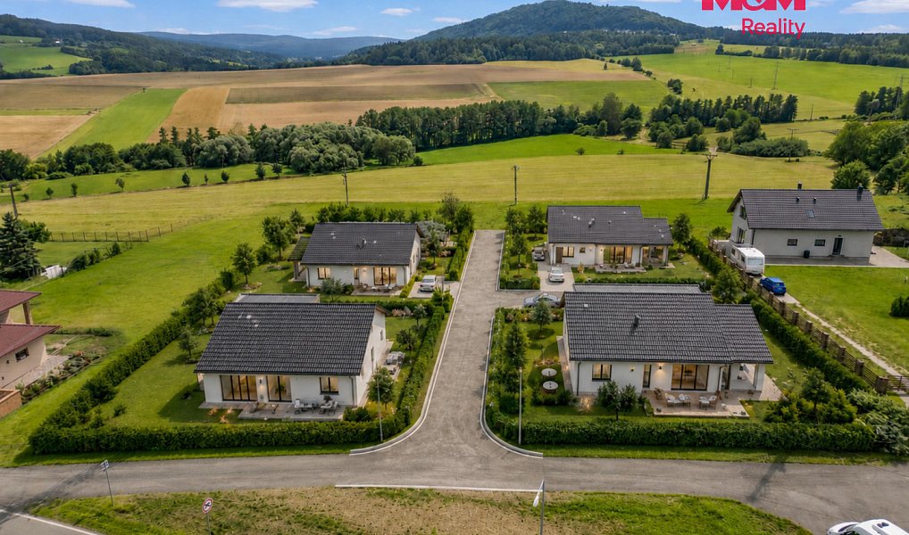 Prodej stavebního pozemku 4 052 m², Komárov – náhled fotky 2
