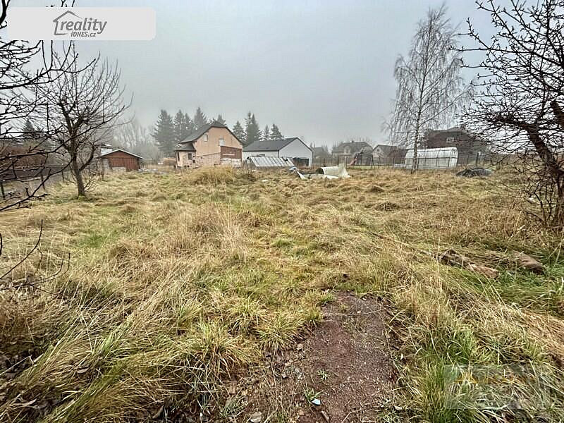 Prodej stavebního pozemku 848 m² – pohled 2