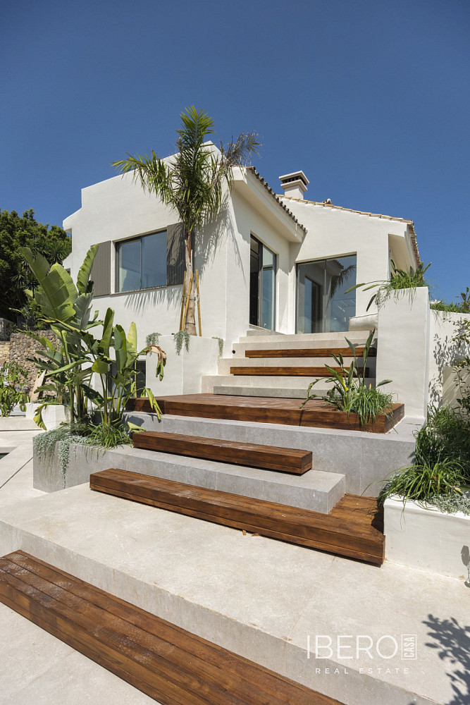 Prodej domu 785 m² s pozemkem 1 085 m² — photo 2