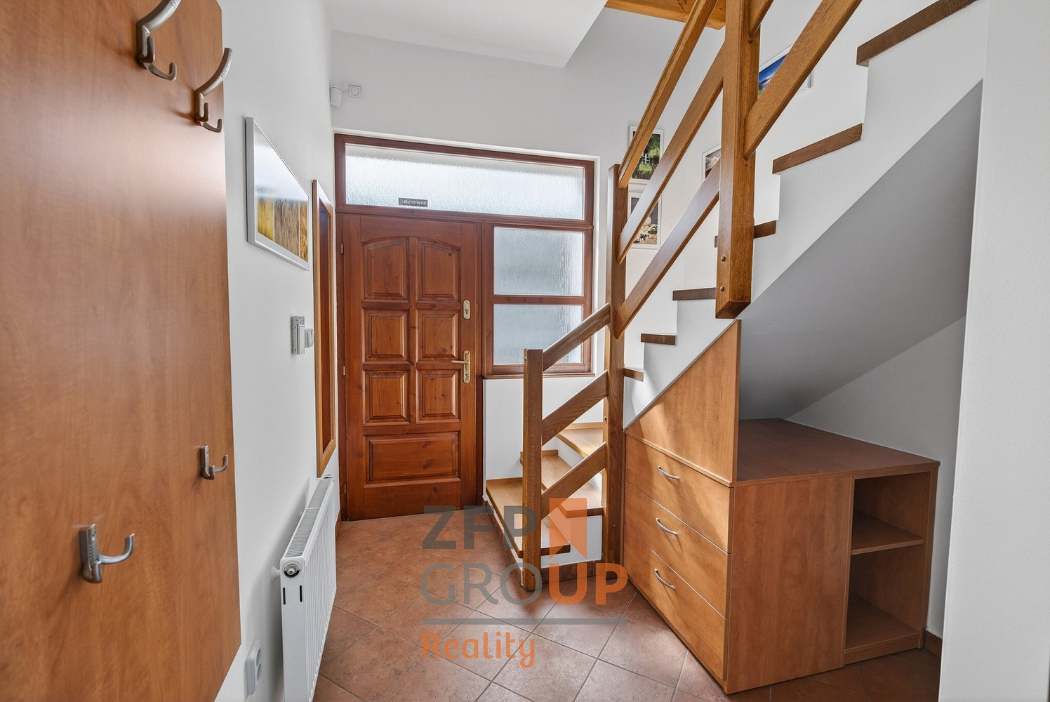 Prodej domu 202 m² s pozemkem 906 m² – fotografie 2