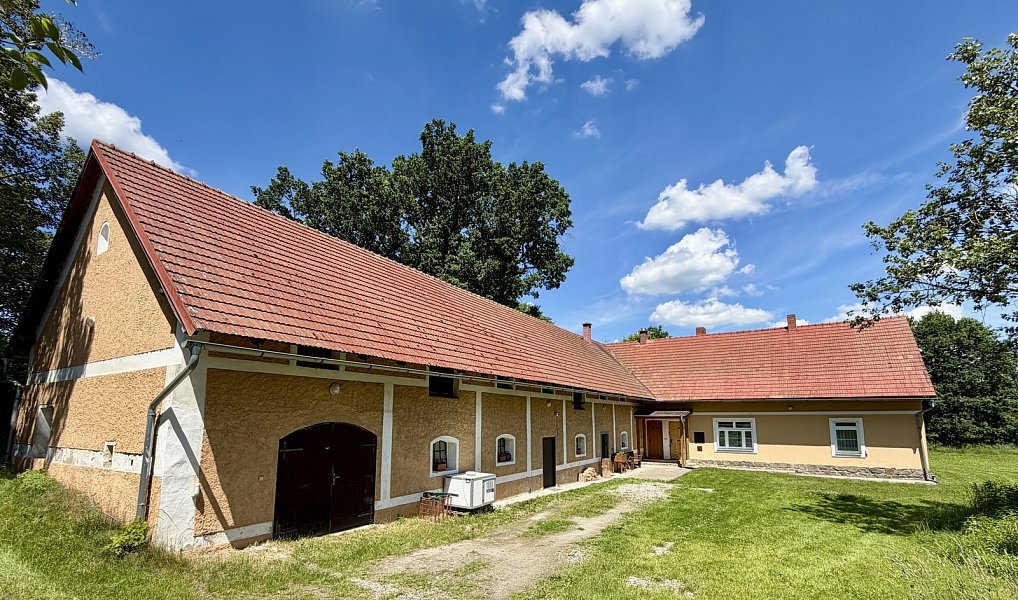 Prodej zemědělského objektu 421 m², Týnec nad Sázavou – fotka 1 z 42