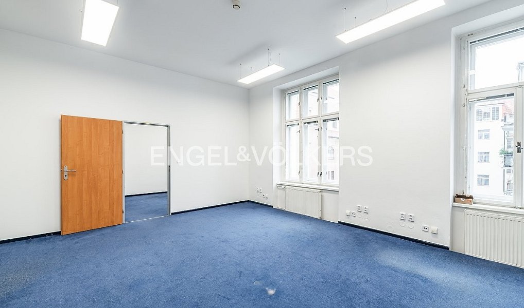 Pronájem kanceláře 451 m², Praha – náhled fotky 4