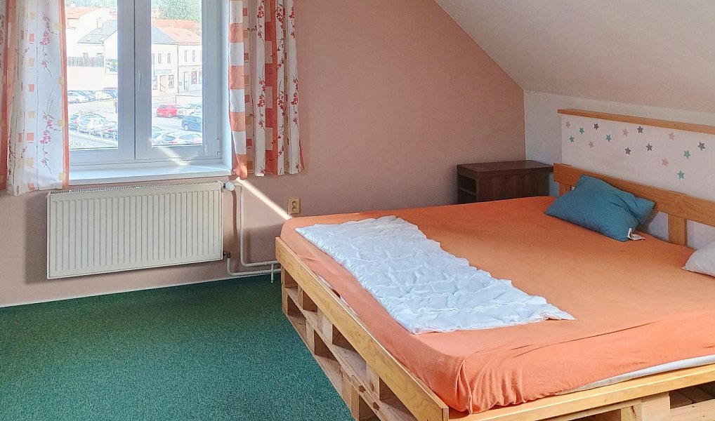 Pronájem ubytovacího objektu 180 m², Velké Meziříčí – fotka 1 z 4