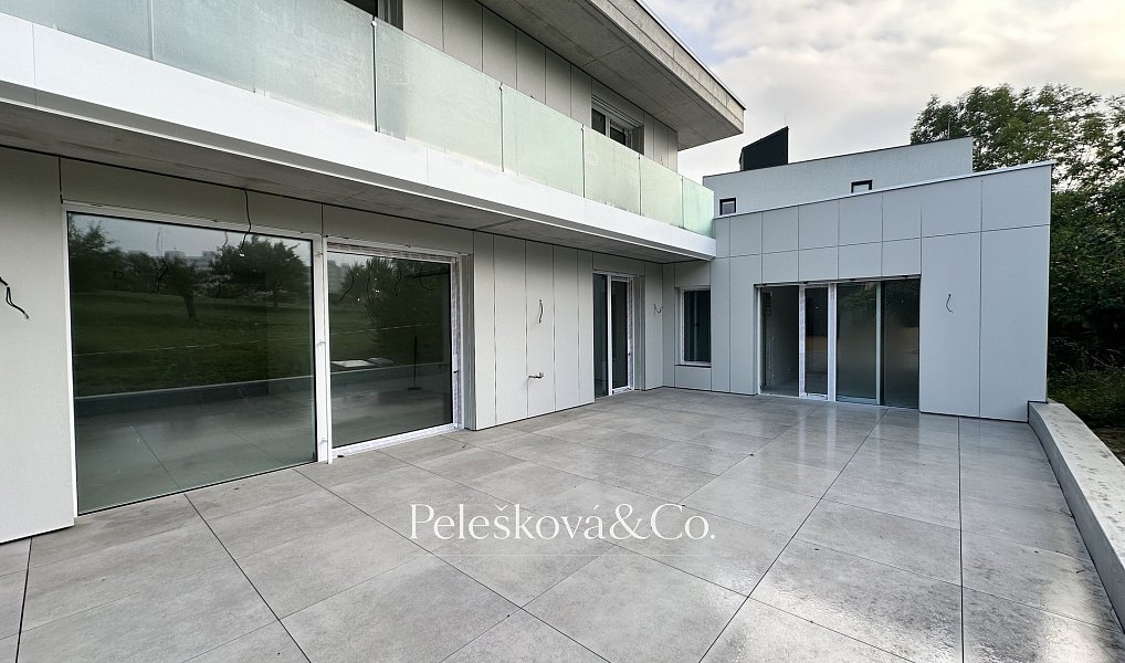 Prodej bytu 5+kk 169 m², Praha – náhled fotky 32