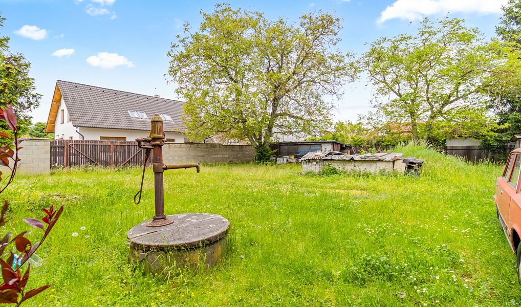 Prodej stavebního pozemku 450 m², Praha – fotka 1 z 12