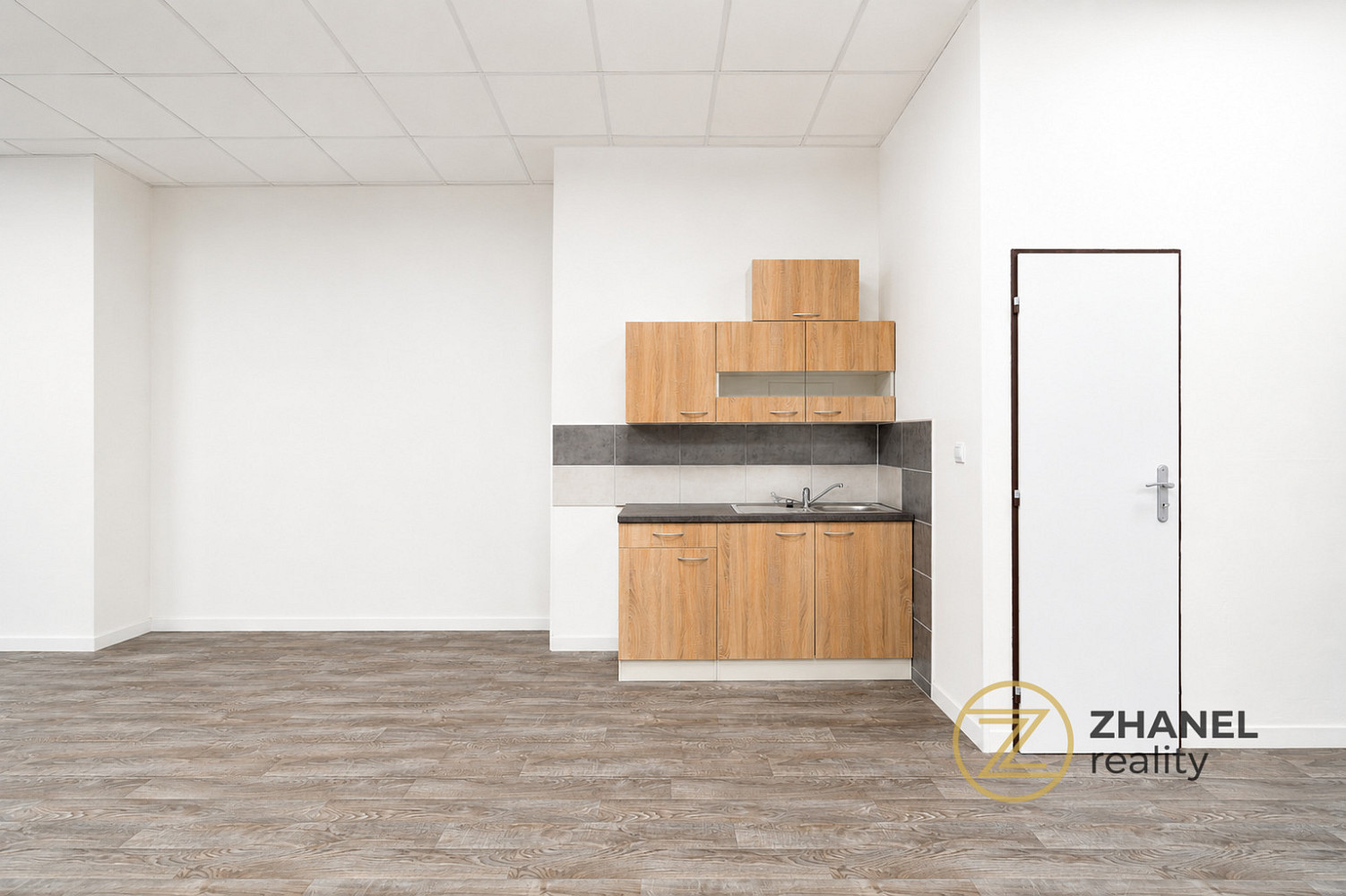 Pronájem kanceláře 200 m² – fotografie 3