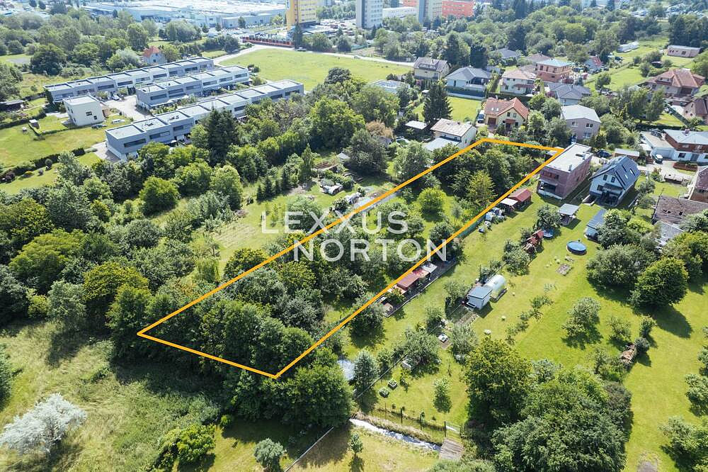 Prodej stavebního pozemku 2 573 m² – pohled 3