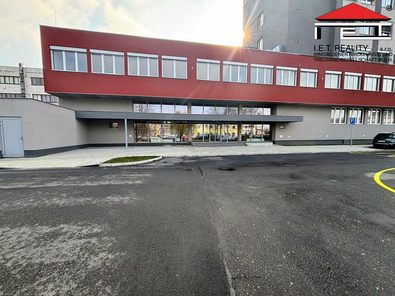 Pronájem kanceláře 800 m² — photo 2