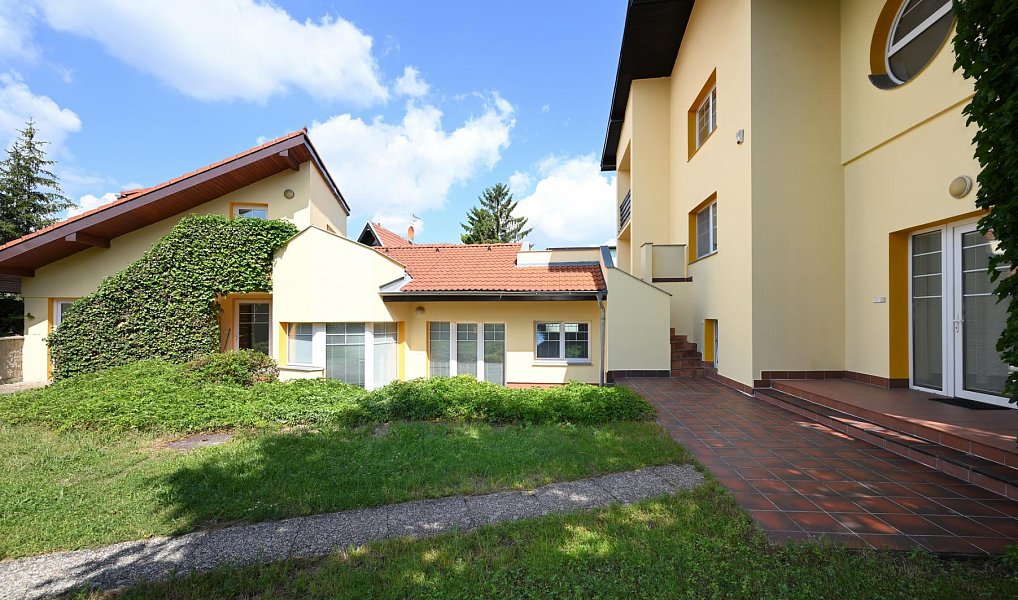 Pronájem kanceláře 454 m², Praha – náhled fotky 2