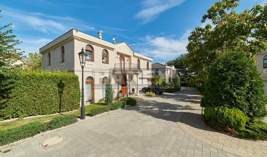 Pronájem domu 243 m² s pozemkem 540 m², Praha – náhled fotky 12