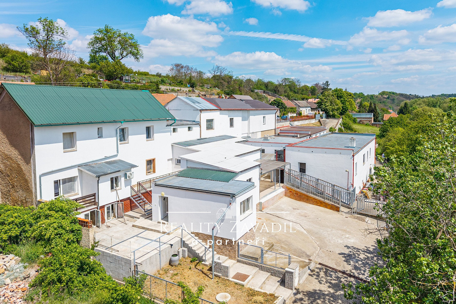 Prodej domu 940 m² s pozemkem 5 787 m²