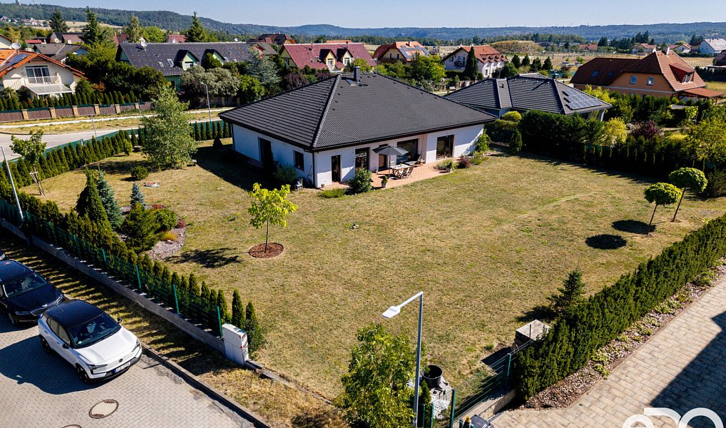 Prodej domu 219 m² s pozemkem 1 721 m², Trnová – náhled fotky 23