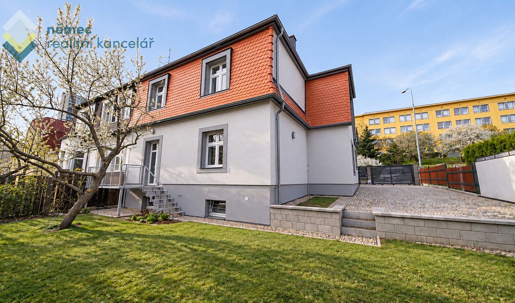 Pronájem bytu 3+kk 78 m², Praha – fotka 1 z 13