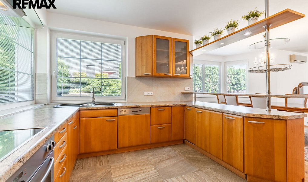 Pronájem domu 280 m² s pozemkem 764 m², Průhonice – náhled fotky 11