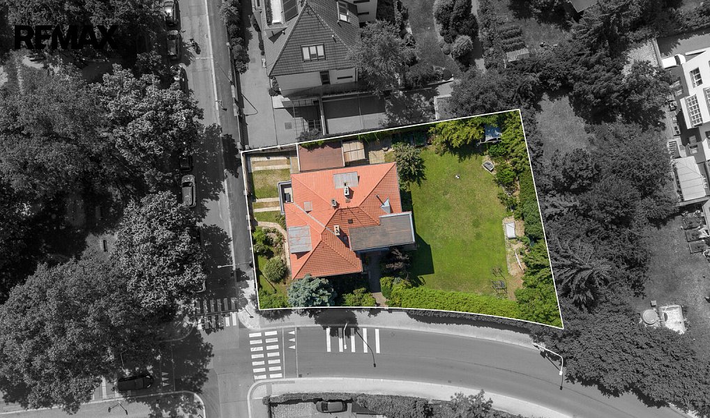 Prodej domu 400 m² s pozemkem 1 009 m², Praha – náhled fotky 2