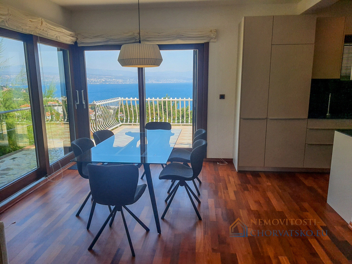 Pronájem bytu 2+kk 101 m² - Widok 4