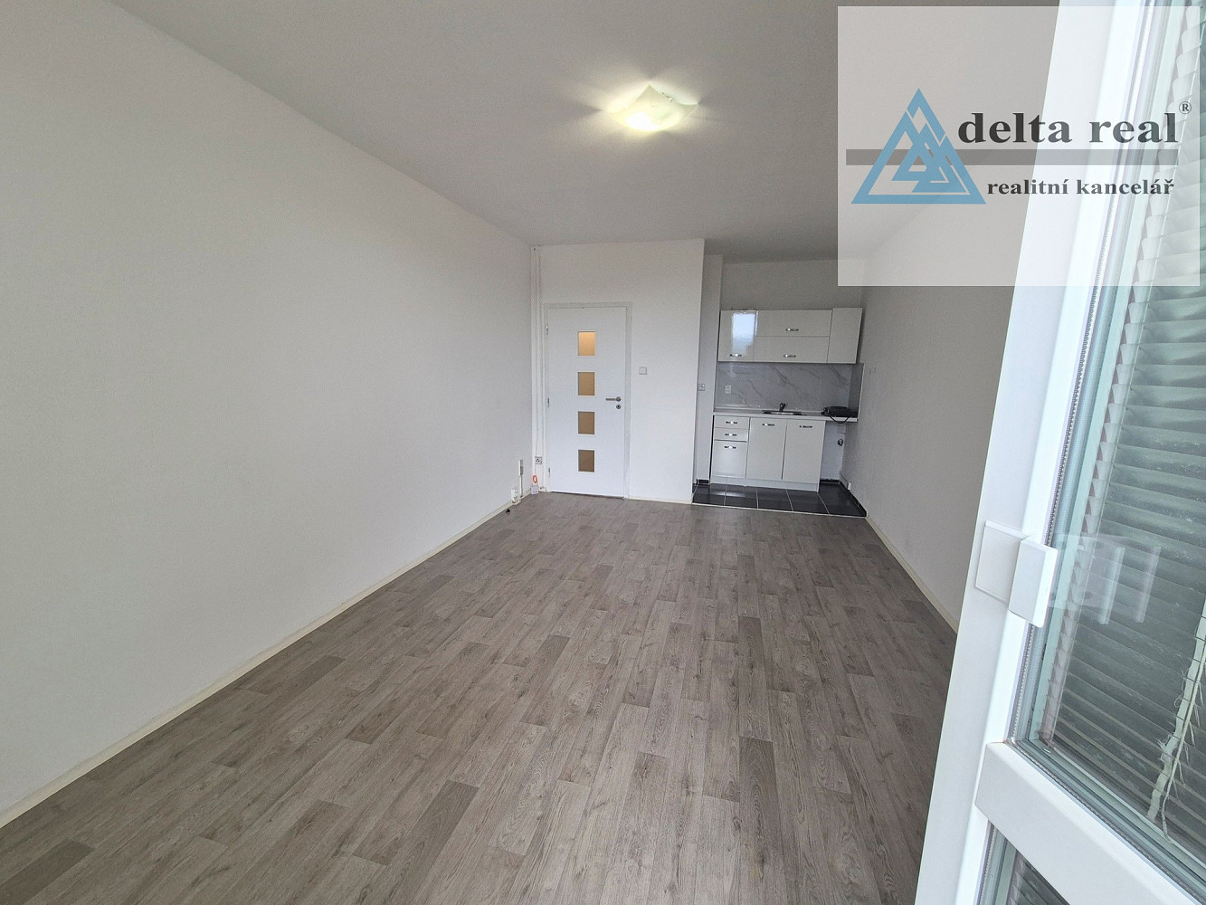 Pronájem bytu 1+kk 28 m² – fotografie 2