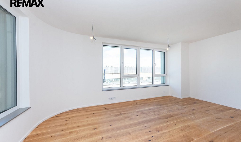 Pronájem bytu 1+kk 37 m², Praha – náhled fotky 9
