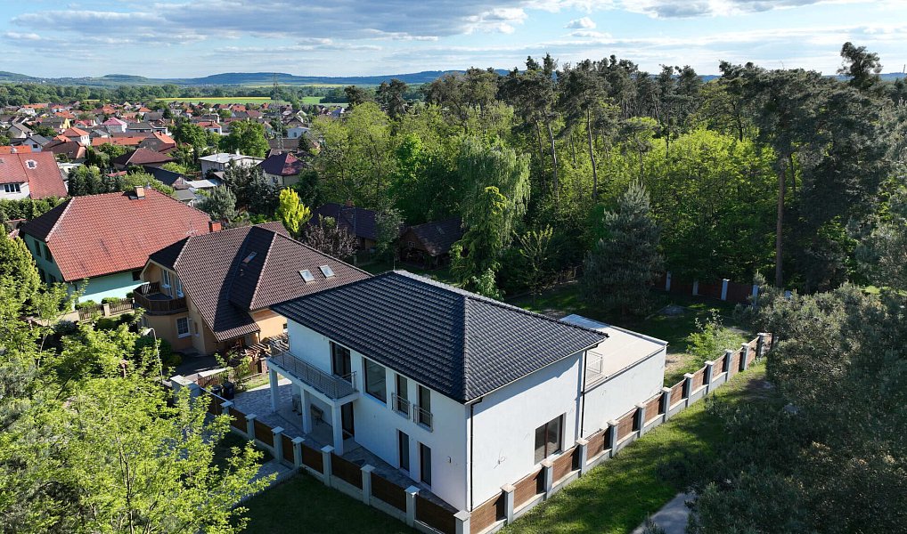 Prodej domu 235 m² s pozemkem 951 m², Tři Dvory – fotka 1 z 33