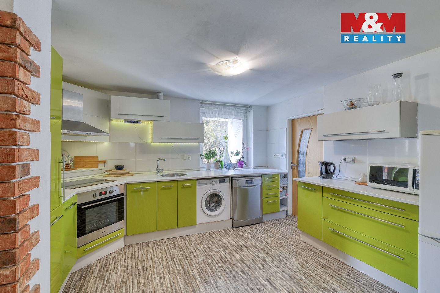 Prodej domu 218 m² s pozemkem 727 m² – fotografie 2