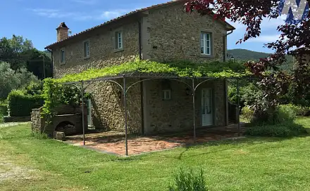 Prodej domu 130 m² s pozemkem 4 500 m², Cortona, Provincie Arezzo, Itálie