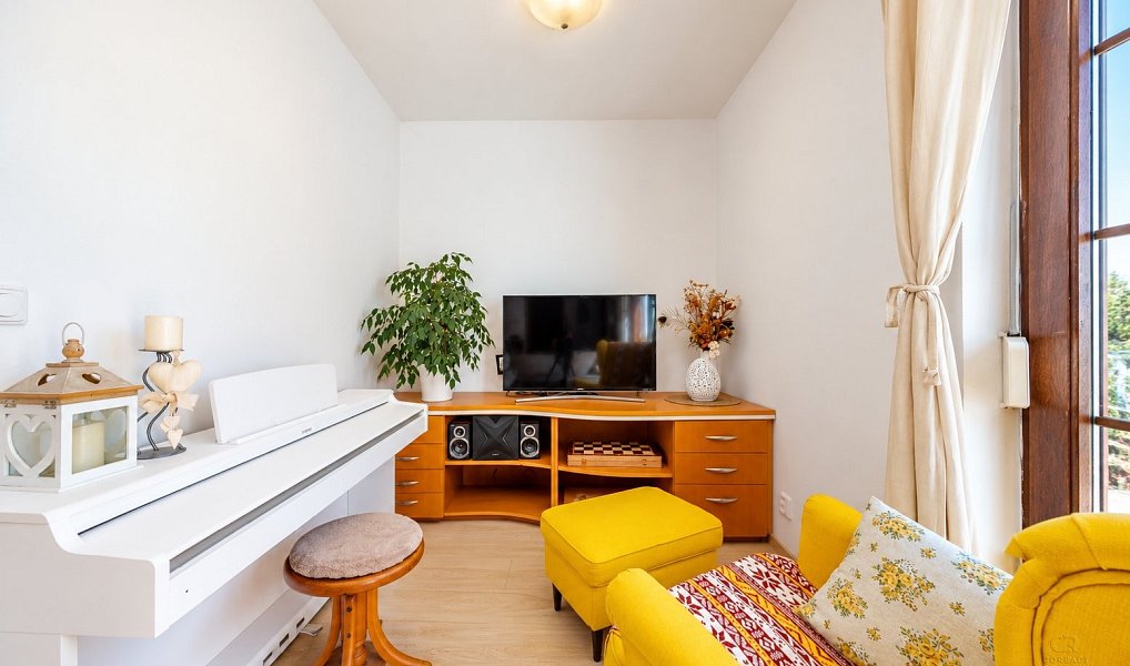 Prodej domu 180 m² s pozemkem 558 m², Káraný – náhled fotky 9