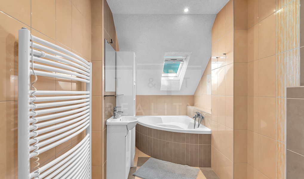 Prodej domu 167 m² s pozemkem 667 m², Hradec Králové – náhled fotky 32
