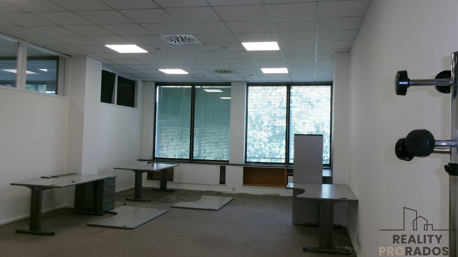Pronájem kanceláře 65 m² – fotografie 3