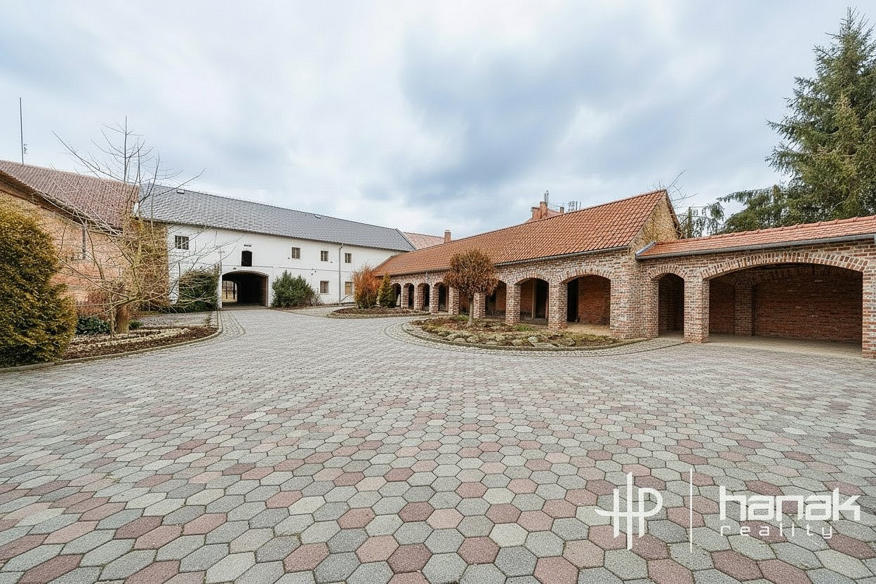 Prodej domu 521 m² s pozemkem 2 552 m² – pohled 3