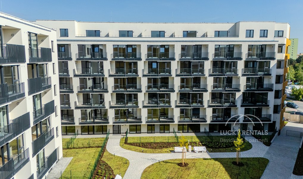 Pronájem bytu 1+kk 30 m², Praha – náhled fotky 26