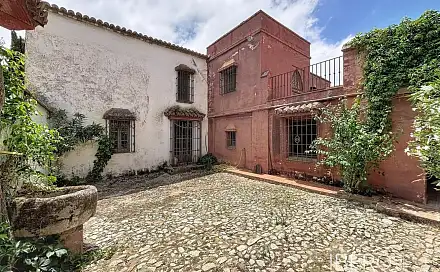 Prodej domu 943 m² s pozemkem 331 245 m²
