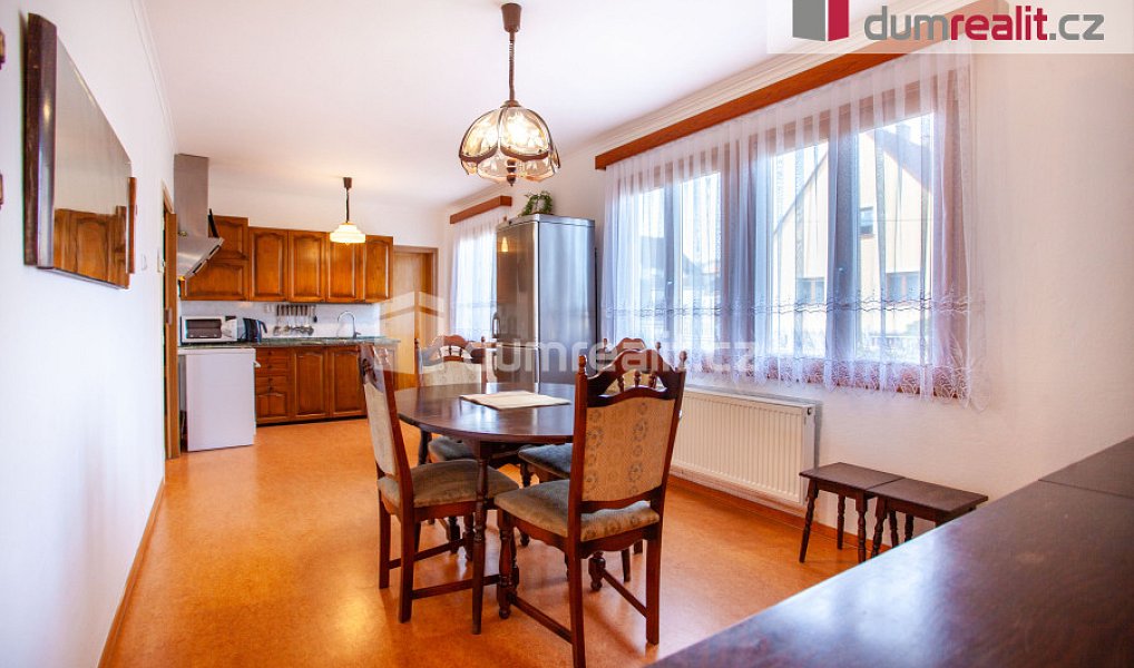 Prodej domu 321 m² s pozemkem 947 m², Netolice – náhled fotky 7
