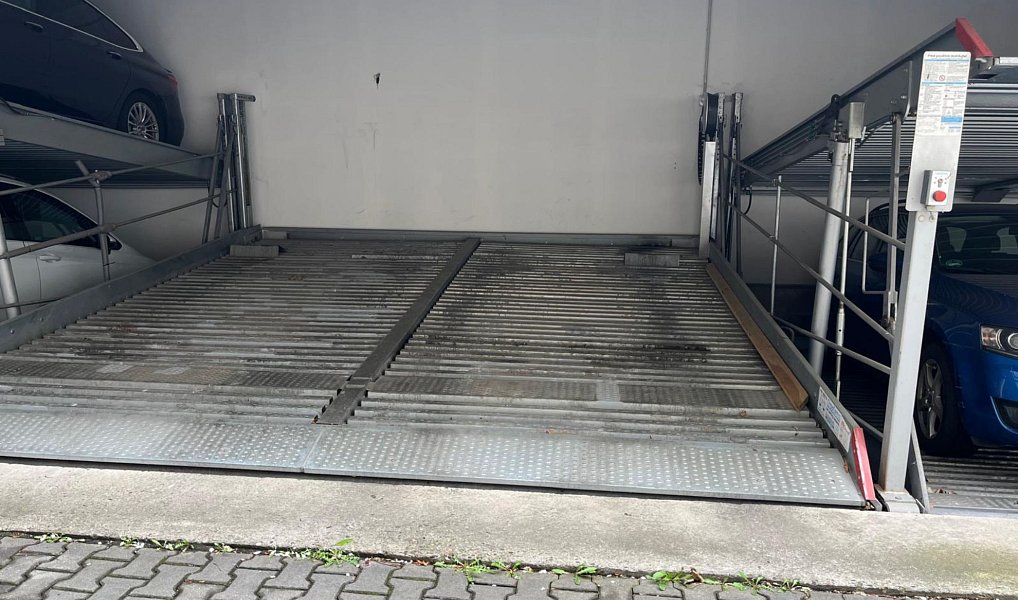 Nabídka pronájmu parkovacího místa - Voroněžská, Vinohrady -ihned k dispozici, Praha – náhled fotky 2