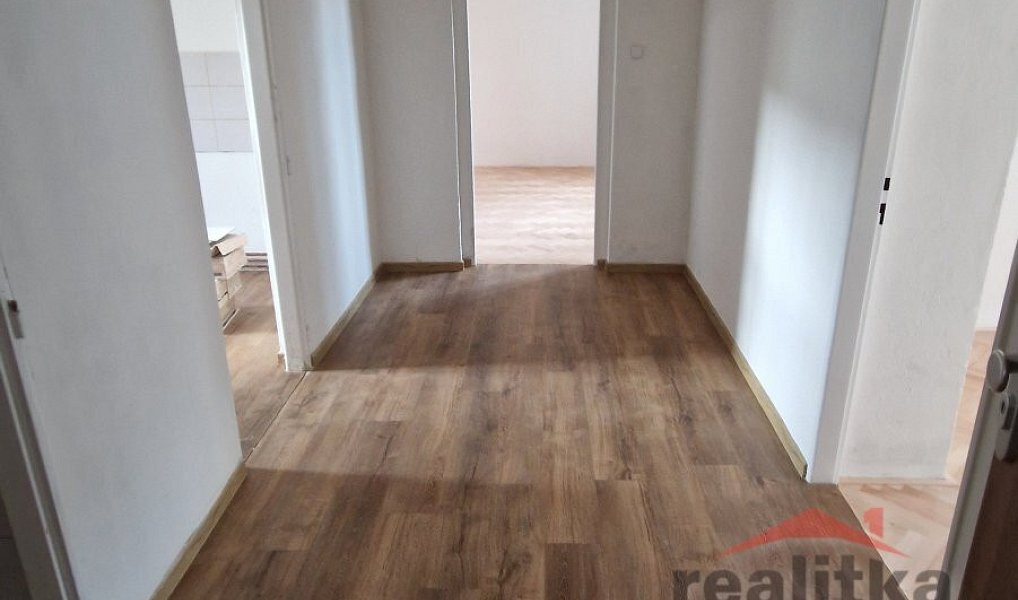 Pronájem bytu 3+1 106 m², Opava – náhled fotky 12