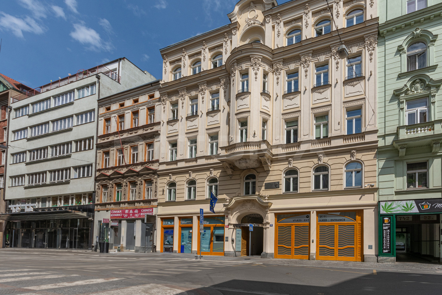 Pronájem kanceláře 369 m²
