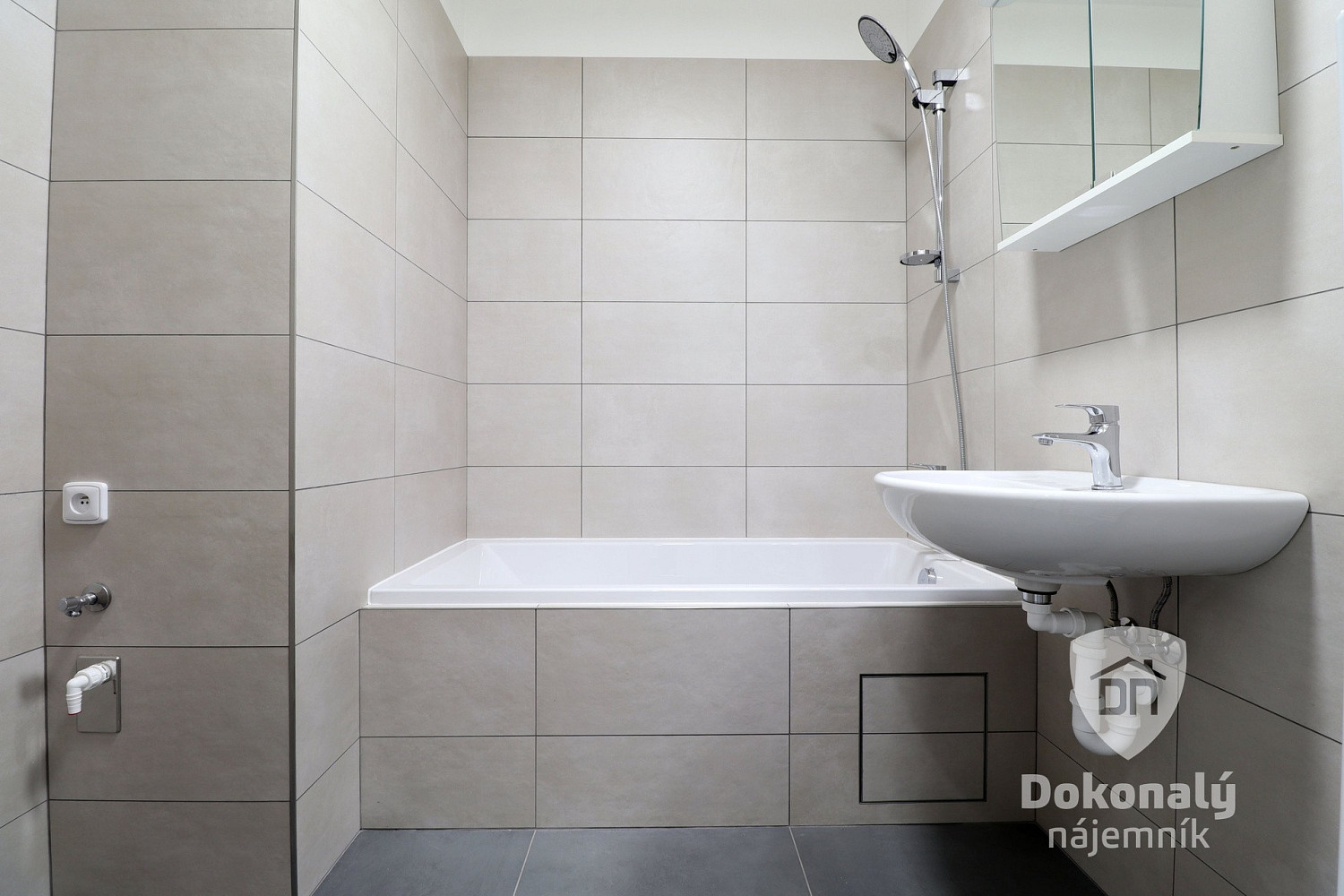 Pronájem bytu 3+kk 72 m² – fotografie 3