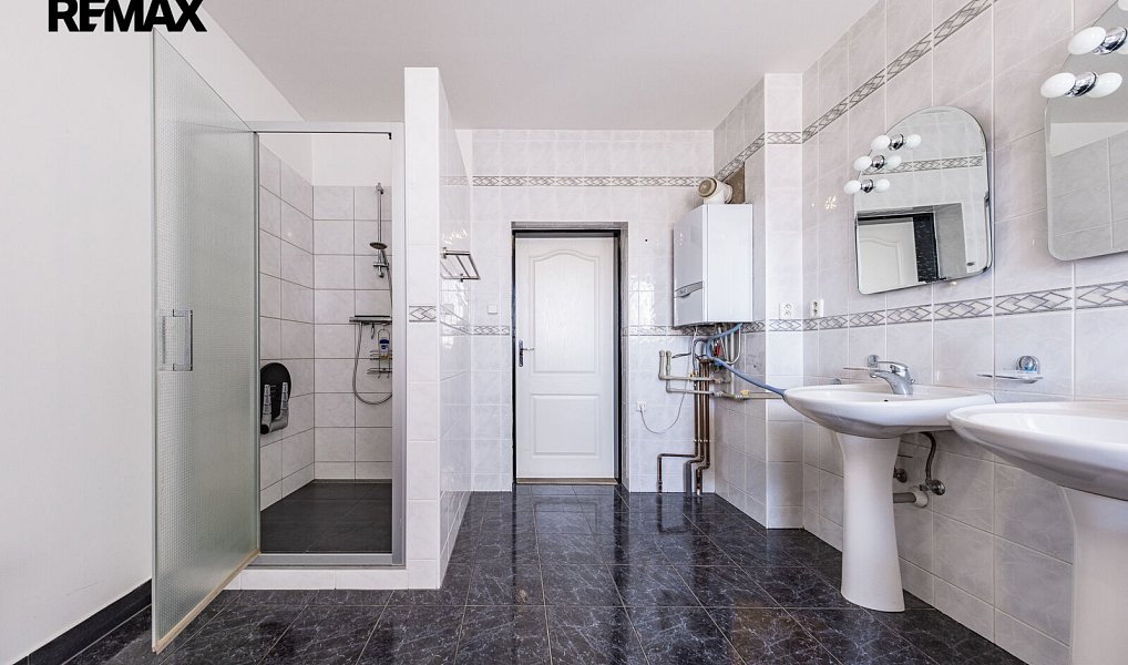Prodej domu 400 m² s pozemkem 821 m², Chomutov – náhled fotky 37